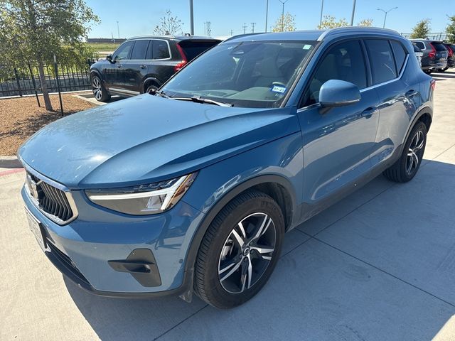 2023 Volvo XC40 Plus Bright Theme