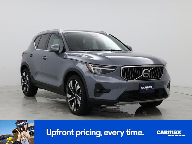 2023 Volvo XC40 Plus Bright Theme