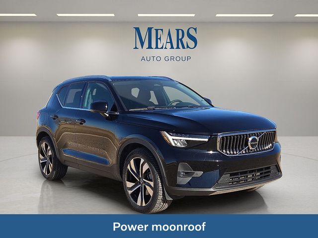 2023 Volvo XC40 Plus Bright Theme