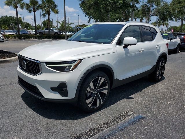 2023 Volvo XC40 Plus Bright Theme