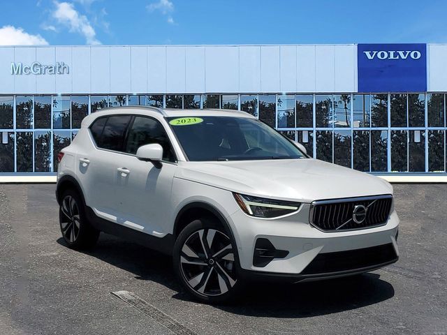 2023 Volvo XC40 Plus Bright Theme