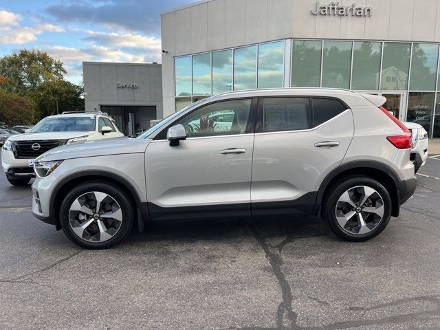 2023 Volvo XC40 Plus Bright Theme