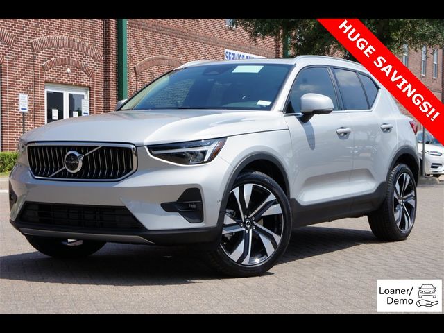 2023 Volvo XC40 Plus Bright Theme