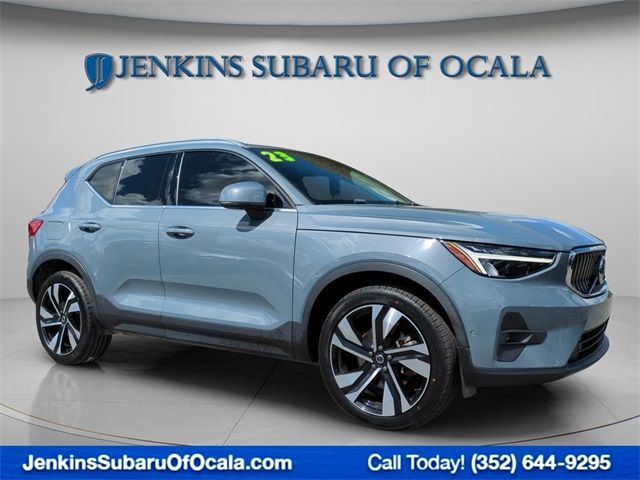 2023 Volvo XC40 Plus Bright Theme