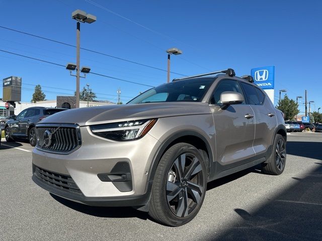 2023 Volvo XC40 Plus Bright Theme