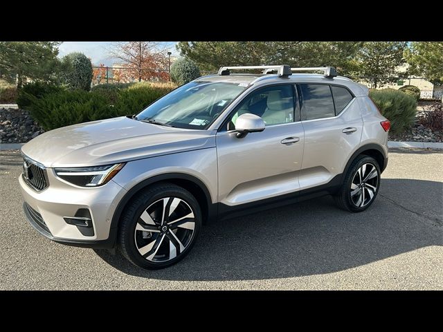 2023 Volvo XC40 Plus Bright Theme