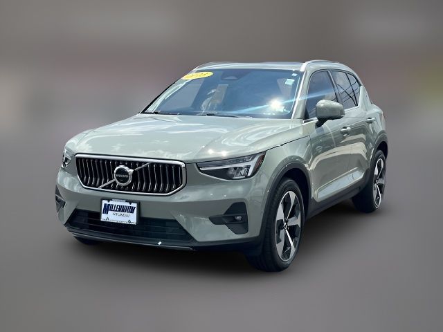 2023 Volvo XC40 Plus Bright Theme