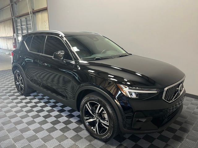 2023 Volvo XC40 Plus Bright Theme