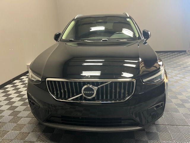 2023 Volvo XC40 Plus Bright Theme