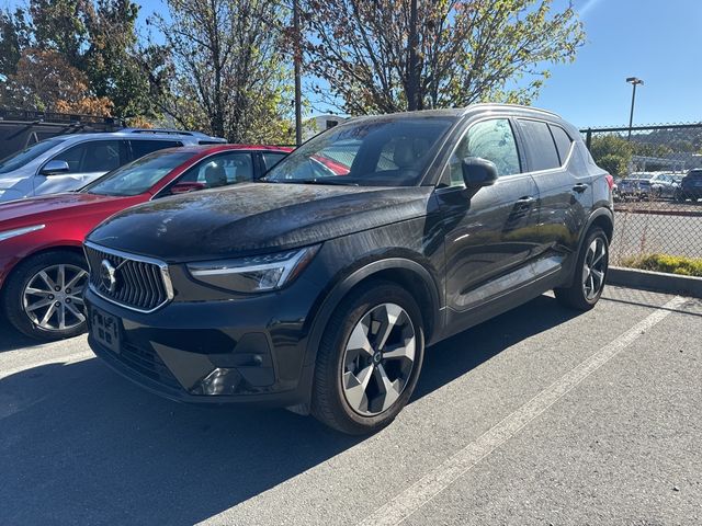 2023 Volvo XC40 Plus Bright Theme