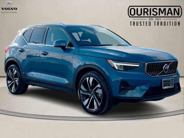 2023 Volvo XC40 Plus Bright Theme