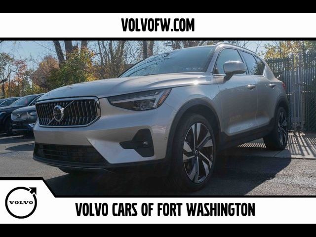 2023 Volvo XC40 Plus Bright Theme