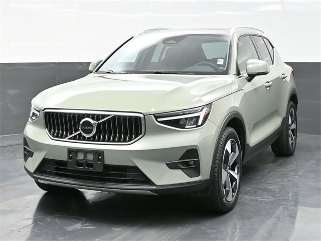 2023 Volvo XC40 Plus Bright Theme