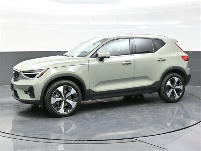 2023 Volvo XC40 Plus Bright Theme