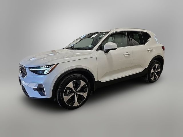 2023 Volvo XC40 Plus Bright Theme