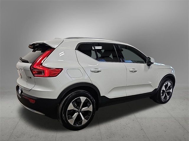 2023 Volvo XC40 Plus Bright Theme