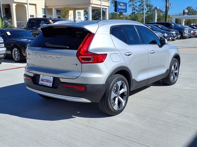 2023 Volvo XC40 Plus Bright Theme