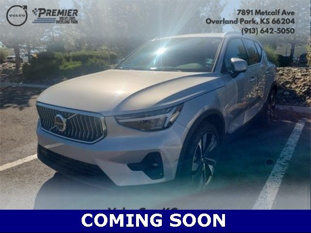 2023 Volvo XC40 Plus Bright Theme