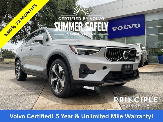 2023 Volvo XC40 Plus Bright Theme
