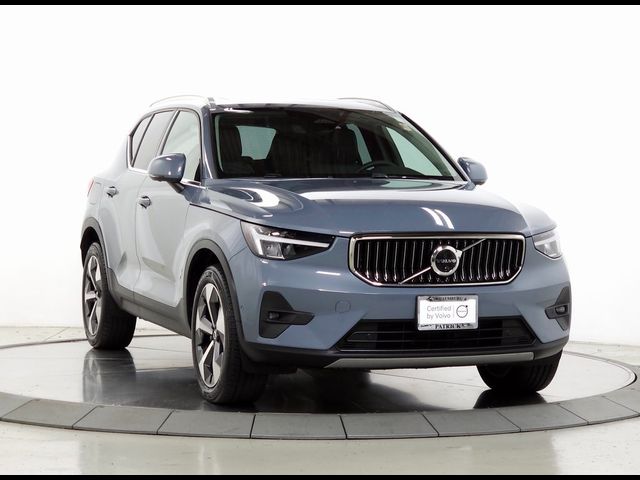 2023 Volvo XC40 Plus Bright Theme