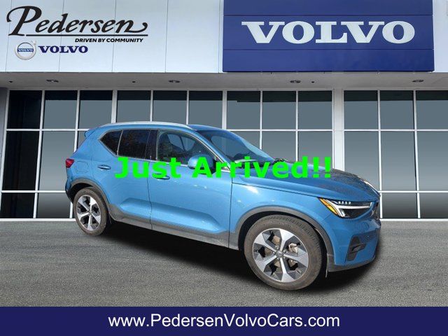 2023 Volvo XC40 Plus Bright Theme