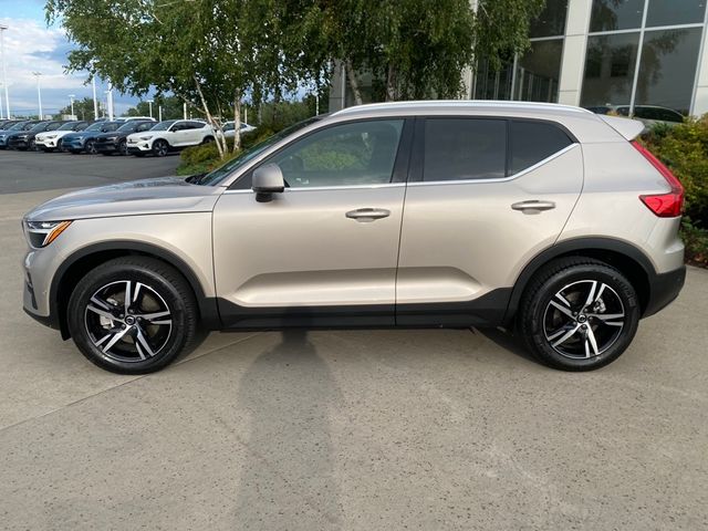 2023 Volvo XC40 Plus Bright Theme