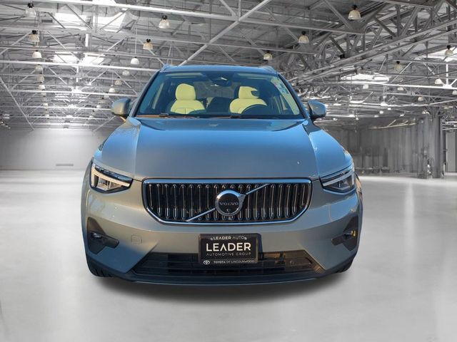 2023 Volvo XC40 Plus Bright Theme