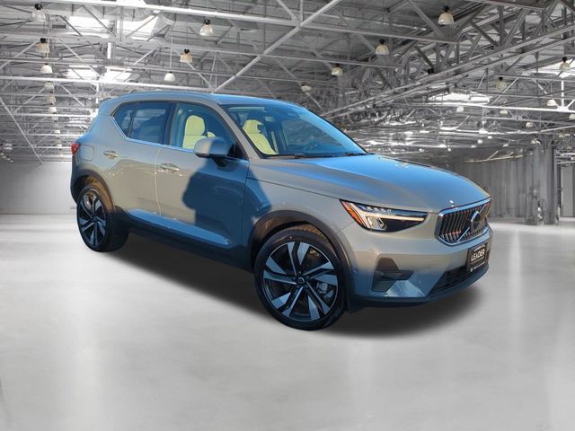 2023 Volvo XC40 Plus Bright Theme