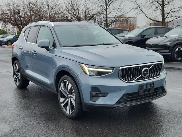 2023 Volvo XC40 Plus Bright Theme