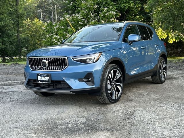 2023 Volvo XC40 Plus Bright Theme