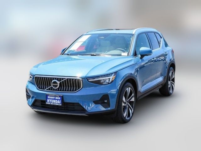 2023 Volvo XC40 Plus Bright Theme
