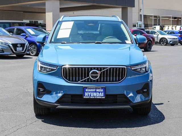 2023 Volvo XC40 Plus Bright Theme