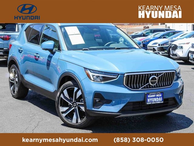 2023 Volvo XC40 Plus Bright Theme