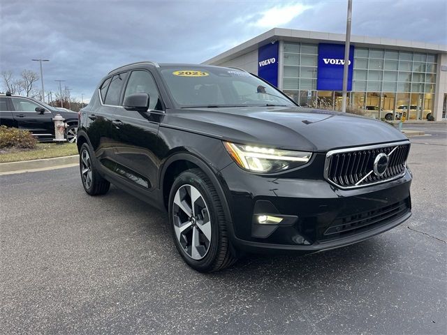 2023 Volvo XC40 Plus Bright Theme