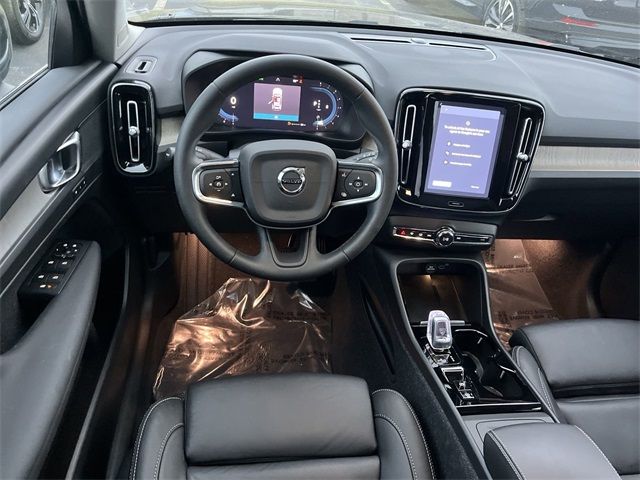 2023 Volvo XC40 Plus Bright Theme