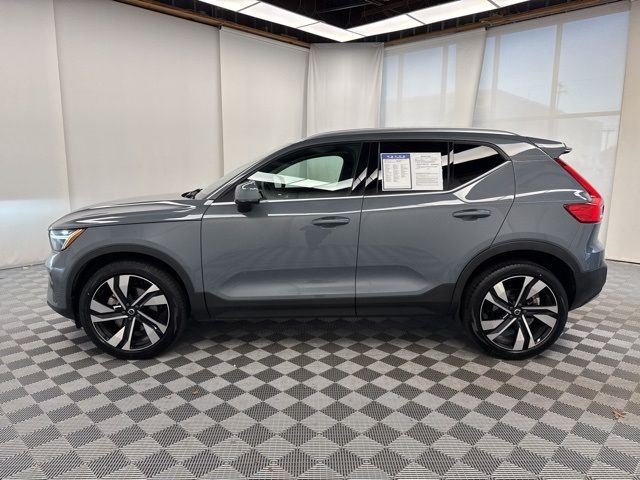 2023 Volvo XC40 Plus Bright Theme