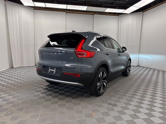 2023 Volvo XC40 Plus Bright Theme