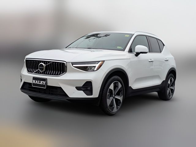 2023 Volvo XC40 Plus Bright Theme