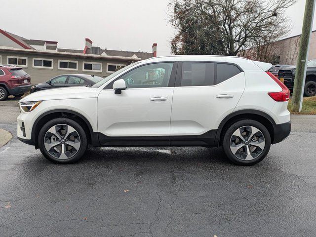 2023 Volvo XC40 Plus Bright Theme