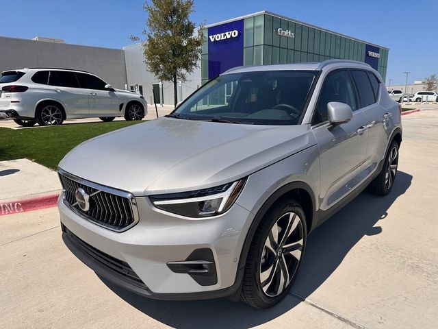 2023 Volvo XC40 Plus Bright Theme