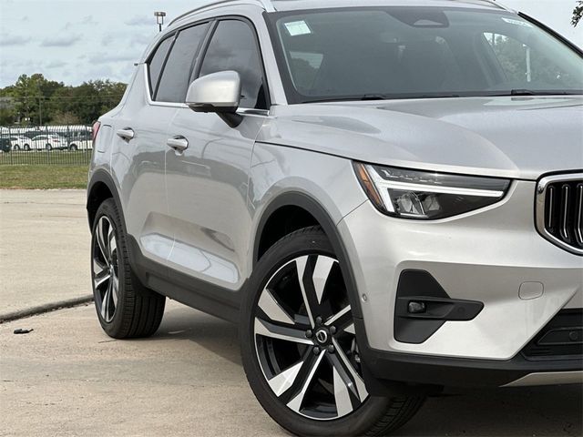 2023 Volvo XC40 Plus Bright Theme