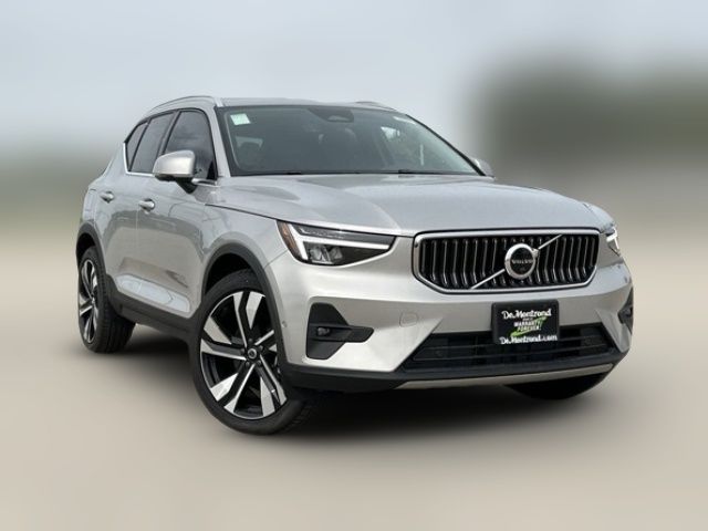 2023 Volvo XC40 Plus Bright Theme