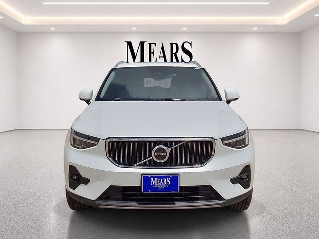 2023 Volvo XC40 Plus Bright Theme