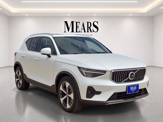 2023 Volvo XC40 Plus Bright Theme
