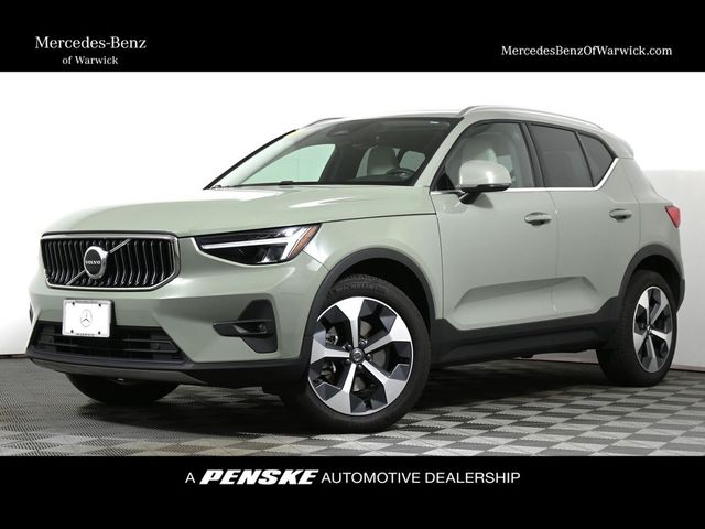 2023 Volvo XC40 Plus Bright Theme