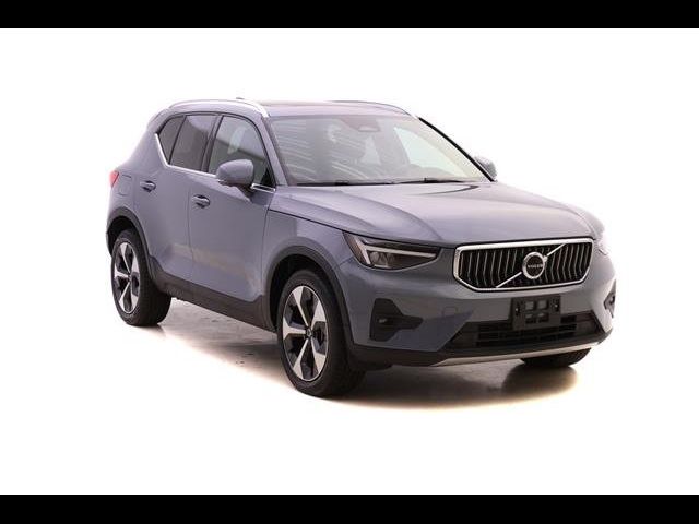 2023 Volvo XC40 Plus Bright Theme