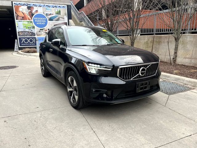 2023 Volvo XC40 Plus Bright Theme