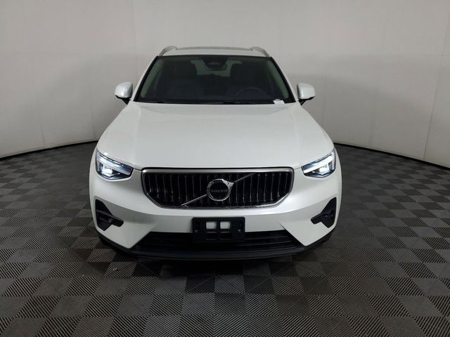 2023 Volvo XC40 Plus Bright Theme