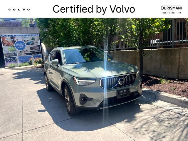 2023 Volvo XC40 Plus Bright Theme