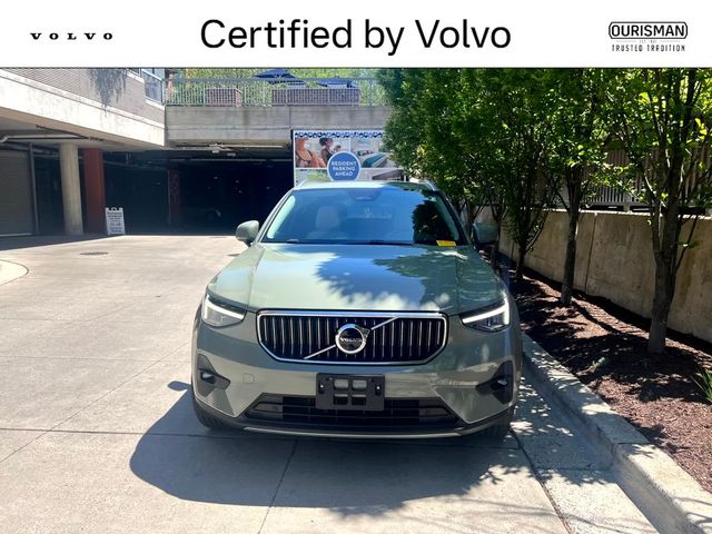 2023 Volvo XC40 Plus Bright Theme
